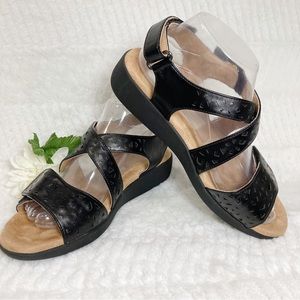 Easy Spirit Faux Black Leather Perforated Sandals SEKENZIE NWOT